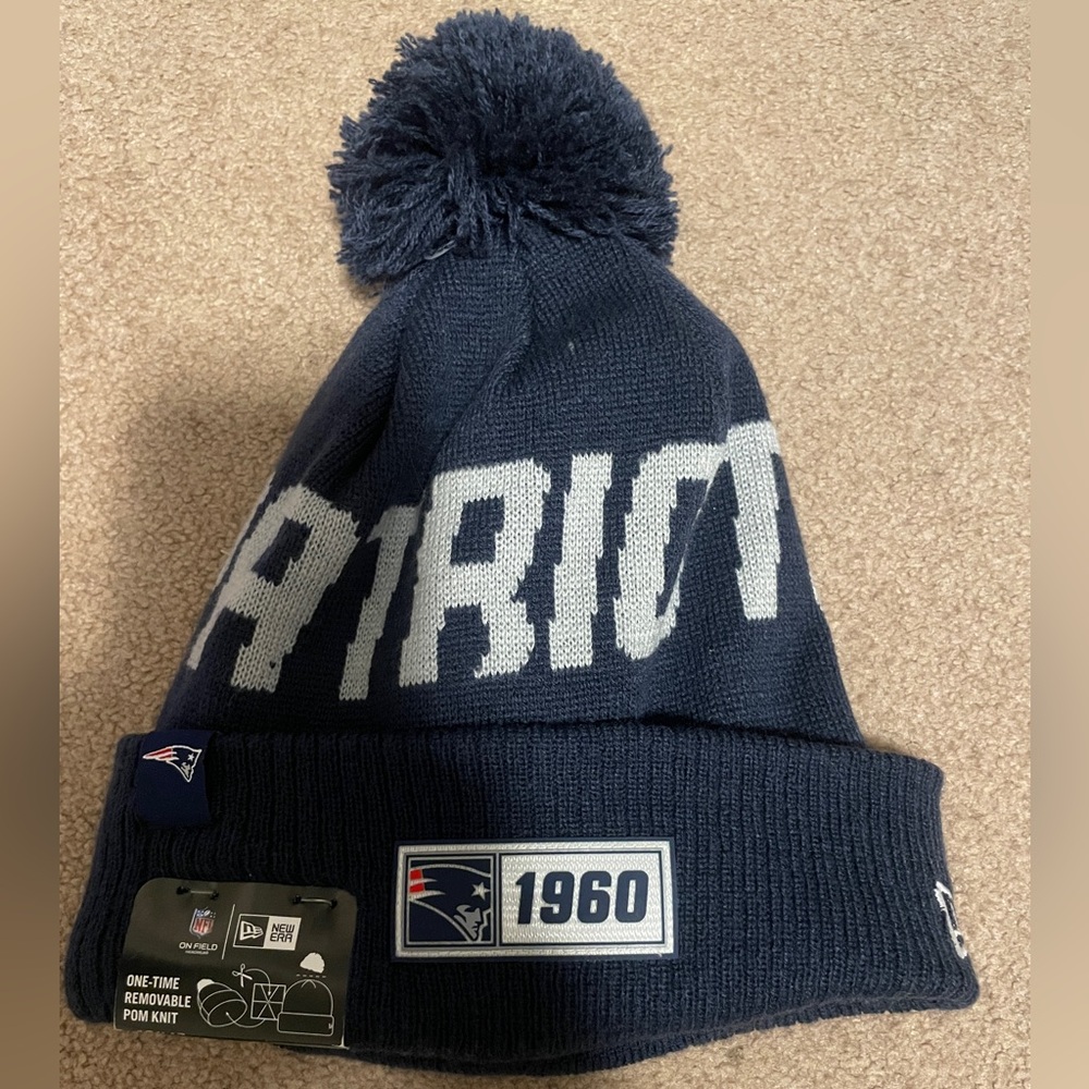New Era NFL New England Patriots On Field Sport Knit Removable Pom Winter Hat